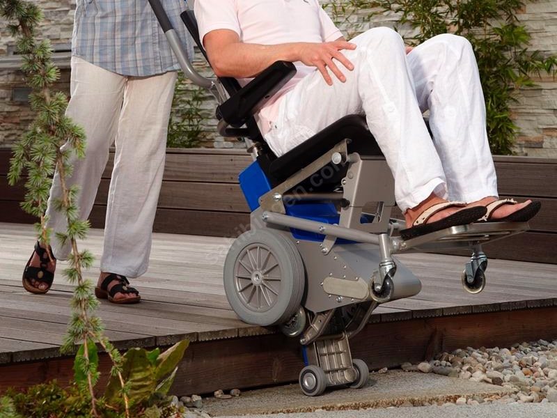 merdiven çıkan tekerlekli sandalye sahibinden